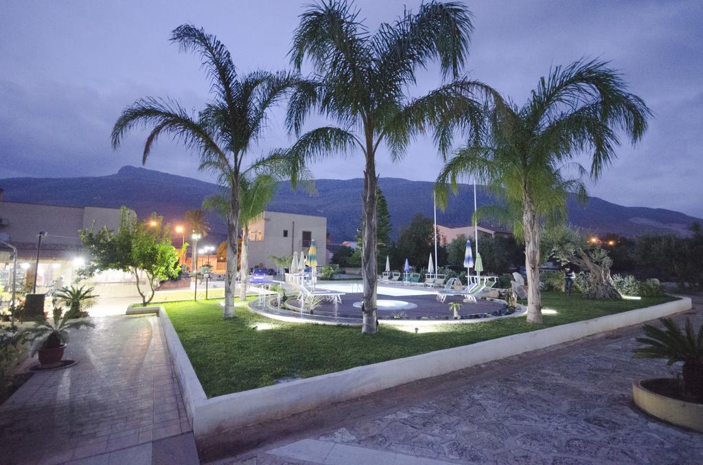Hotel Oasi Da Paolo Кастеллуццо Экстерьер фото