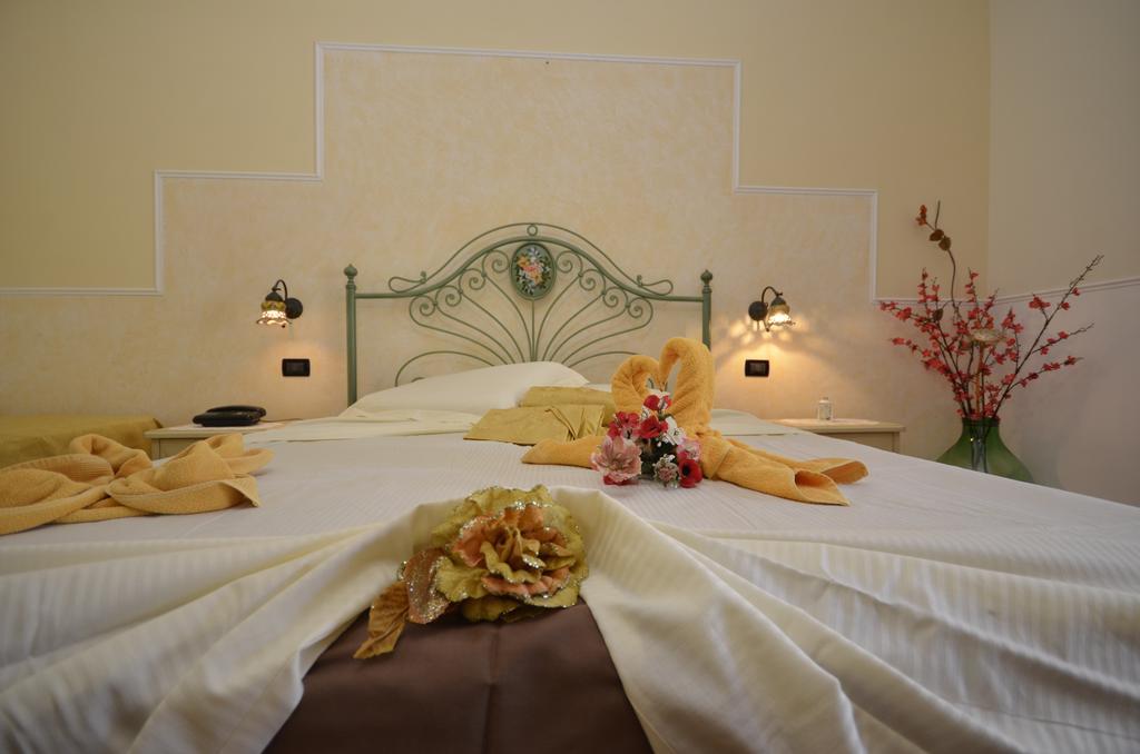 Hotel Oasi Da Paolo Кастеллуццо Экстерьер фото