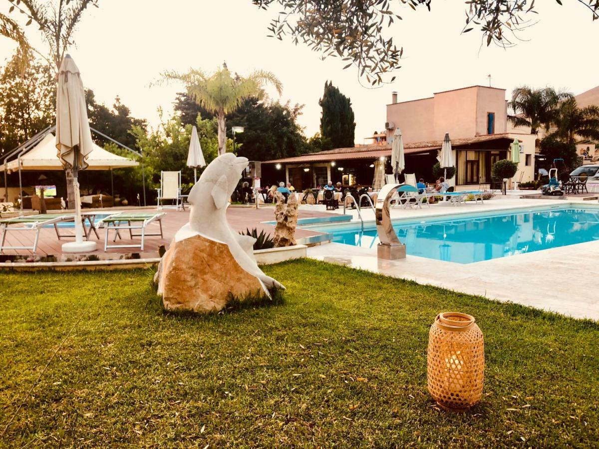 Hotel Oasi Da Paolo Кастеллуццо Экстерьер фото